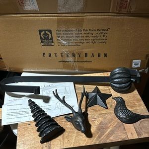 Pottery Barn Holidays Wreath Hanger with 5 interchangeable Motives
